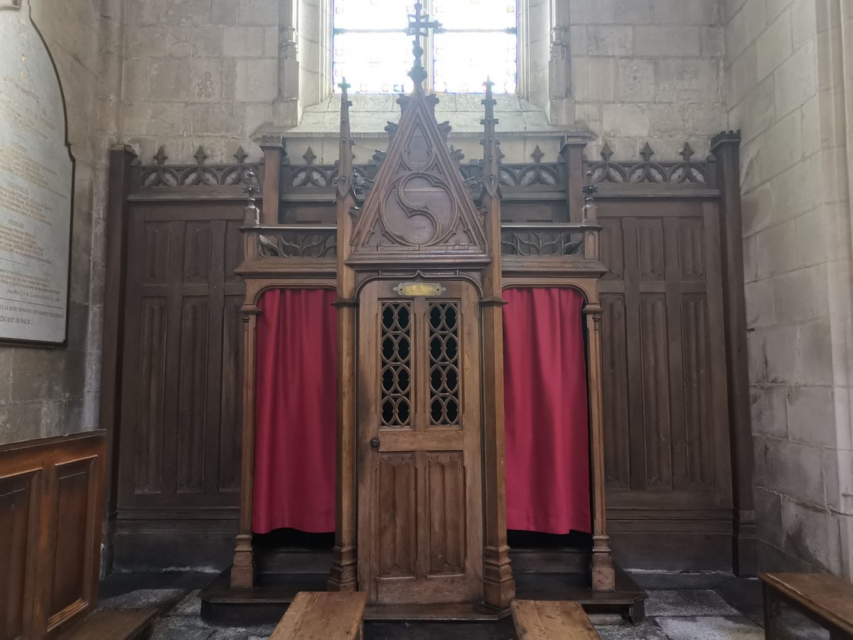 Cathedrale-Notre-Dame-de-Assomption-Luçon-Vendée-confessionnal