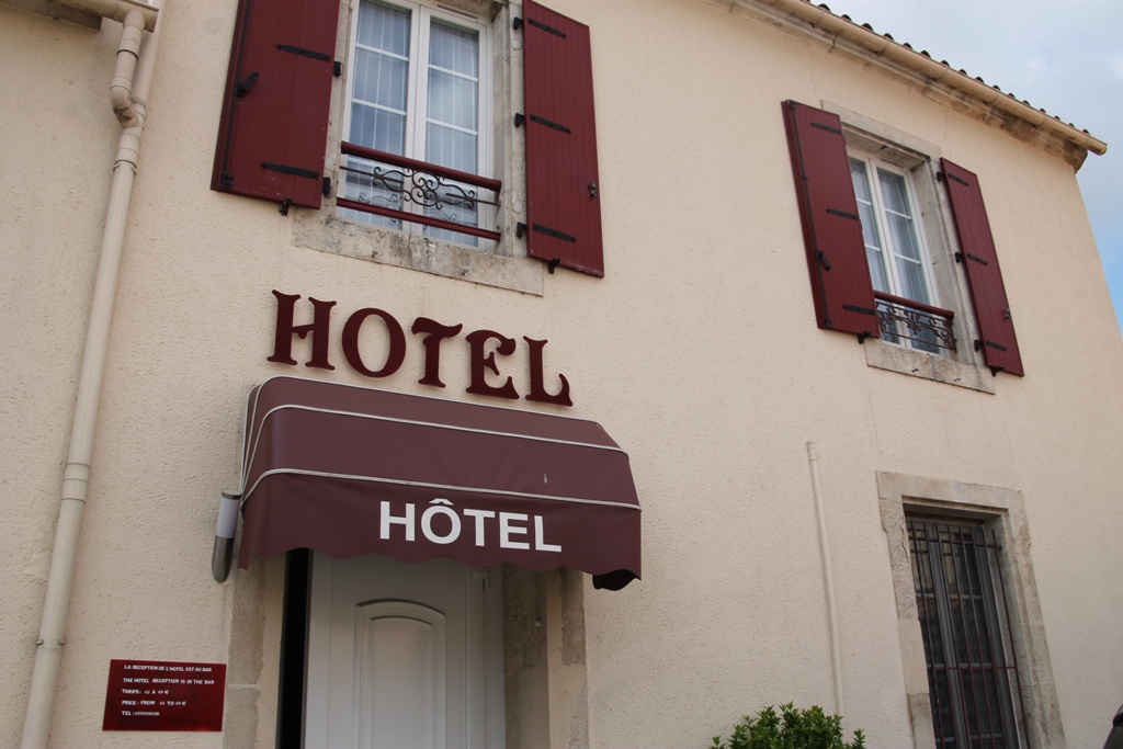 Hotel-restaurant-auberge-cheval-blanc-nallier-85-hot- (6)