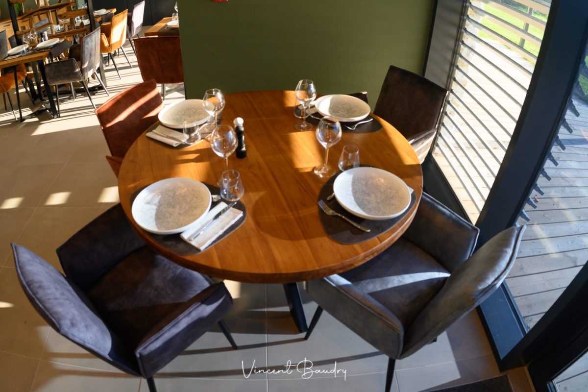 Restaurant-La suite – Chaille-les-marais – table
