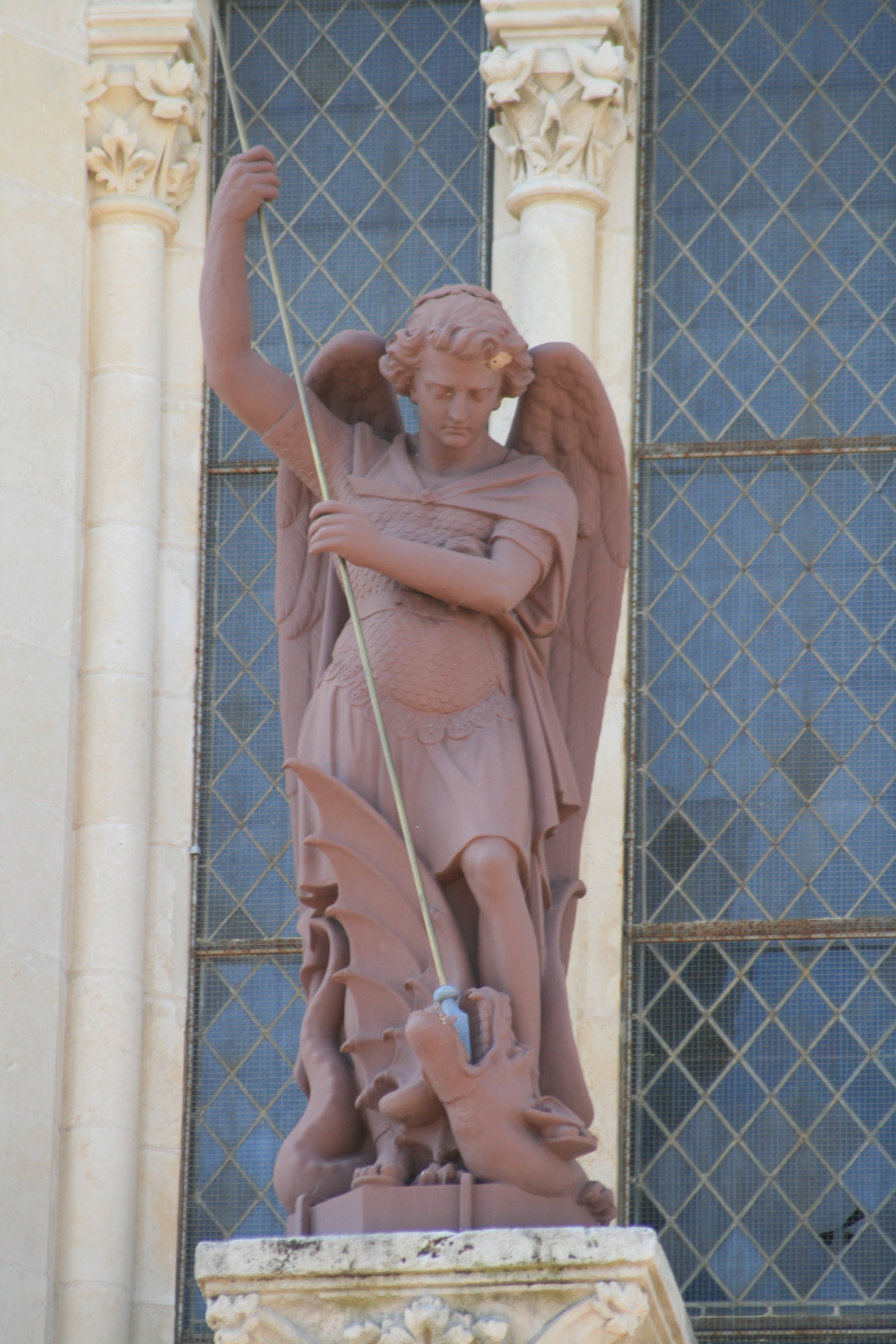 ÉGLISE SAINT MICHEL – Saint-Michel-en-l’Herm, statue de Saint-Michel l’Archange